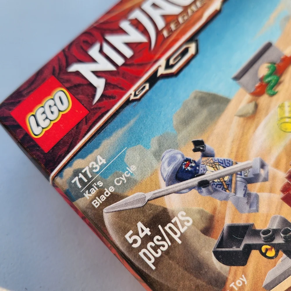 NEW LEGO Ninjago Motorcycle Kai's Blade Cycle with 2 minifigures 71734 $15